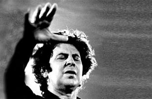 Mikis-Theodorakis-genethlia_.jpg